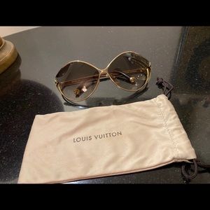 Chic Louis Vuitton sunglasses!!!